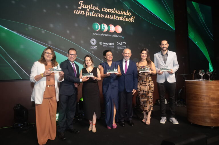3ª edição do Prêmio Ibá de Jornalismo: inscrições abertas até 1º de outubro de 2026